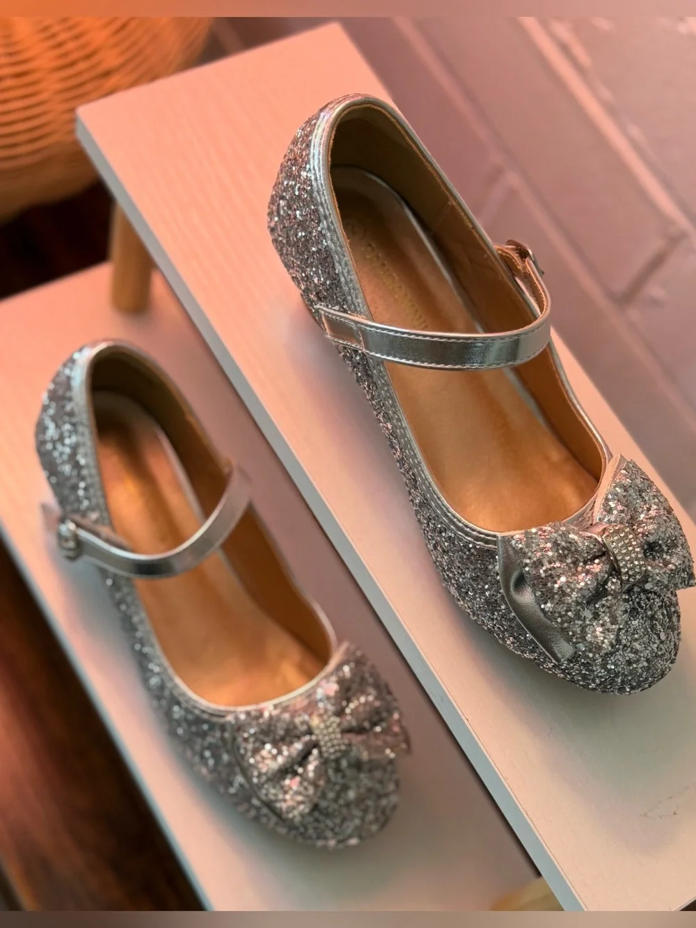 NWOT Girls Silver Glitter Bow Princess Heels Dress Shoes Size 2